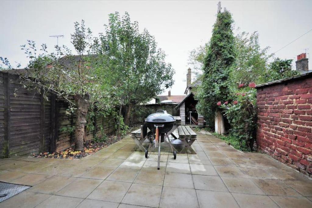 With Garden 4 Stop To Holland Park * Londra