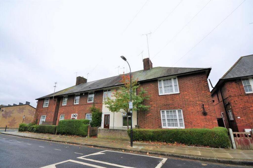 With Garden 4 Stop To Holland Park Apartament *